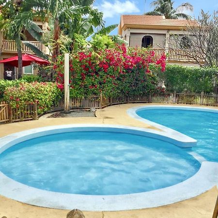 Spacious House In Flic En Flac With Shared Pool Экстерьер фото